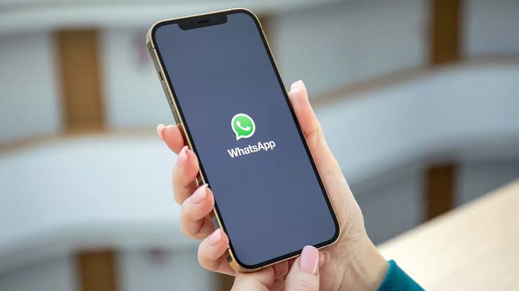 ميزة نقل المحادثات في برنامج واتس اب بين نظامي اندريود و iOS صارت متاحة بشكل رسمي لكل المستخدمين